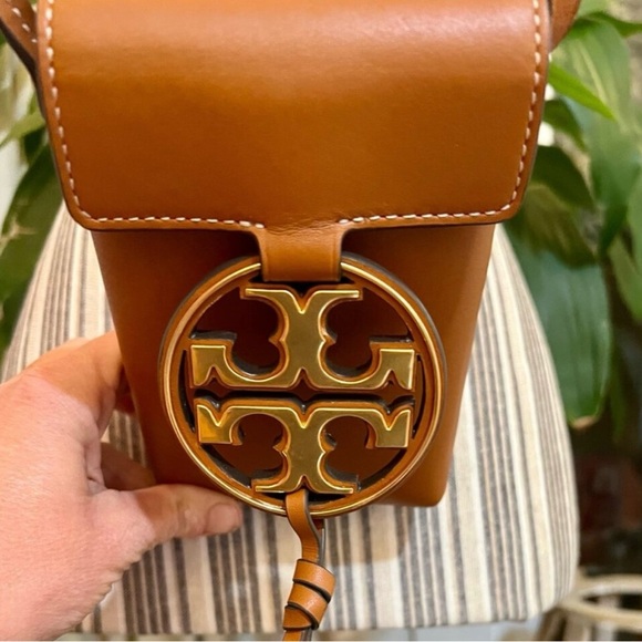 ♦️♦️ AUTHENTIC TORY BURCH MILLER CROSSBODY/CELLPHONE BAG♦️♦️ - Picture 2 of 5